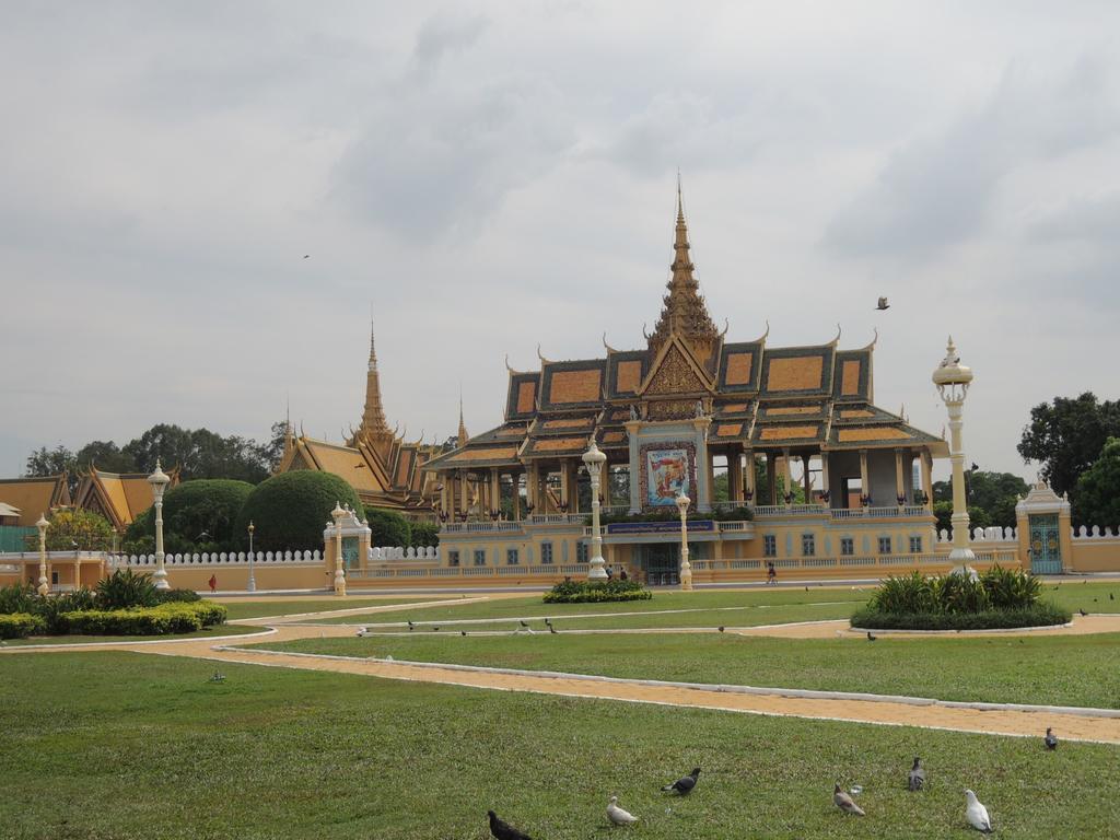 Golden Boat Guesthouse Phnom Penh Bagian luar foto