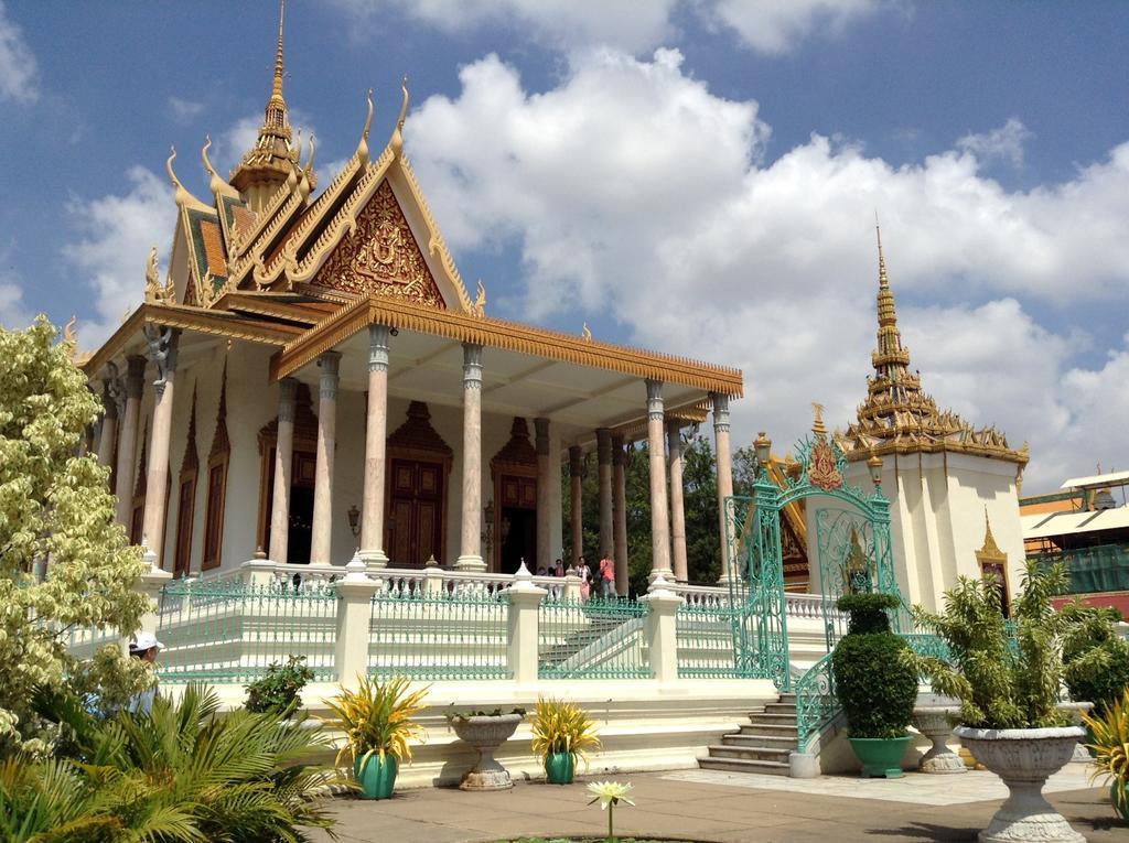 Golden Boat Guesthouse Phnom Penh Bagian luar foto
