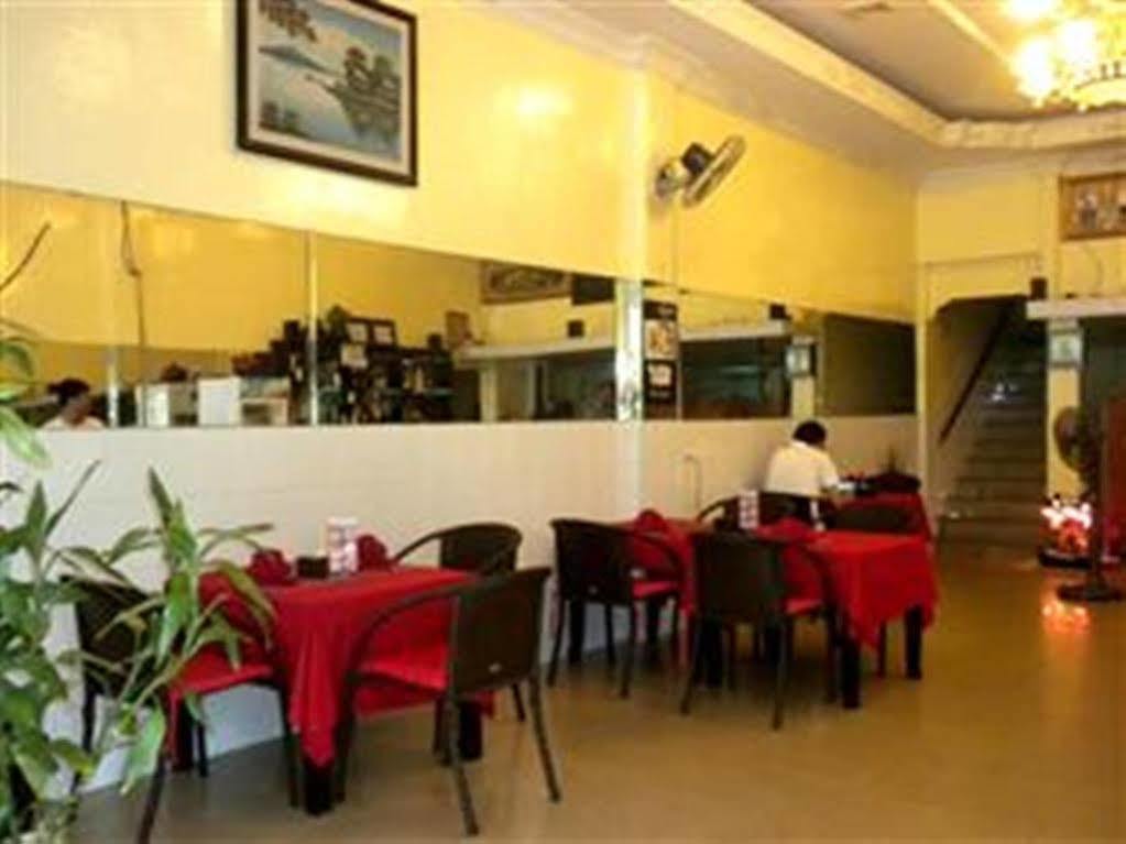 Golden Boat Guesthouse Phnom Penh Bagian luar foto
