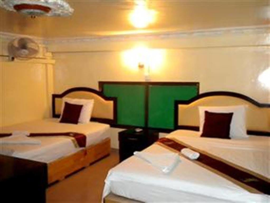 Golden Boat Guesthouse Phnom Penh Bagian luar foto