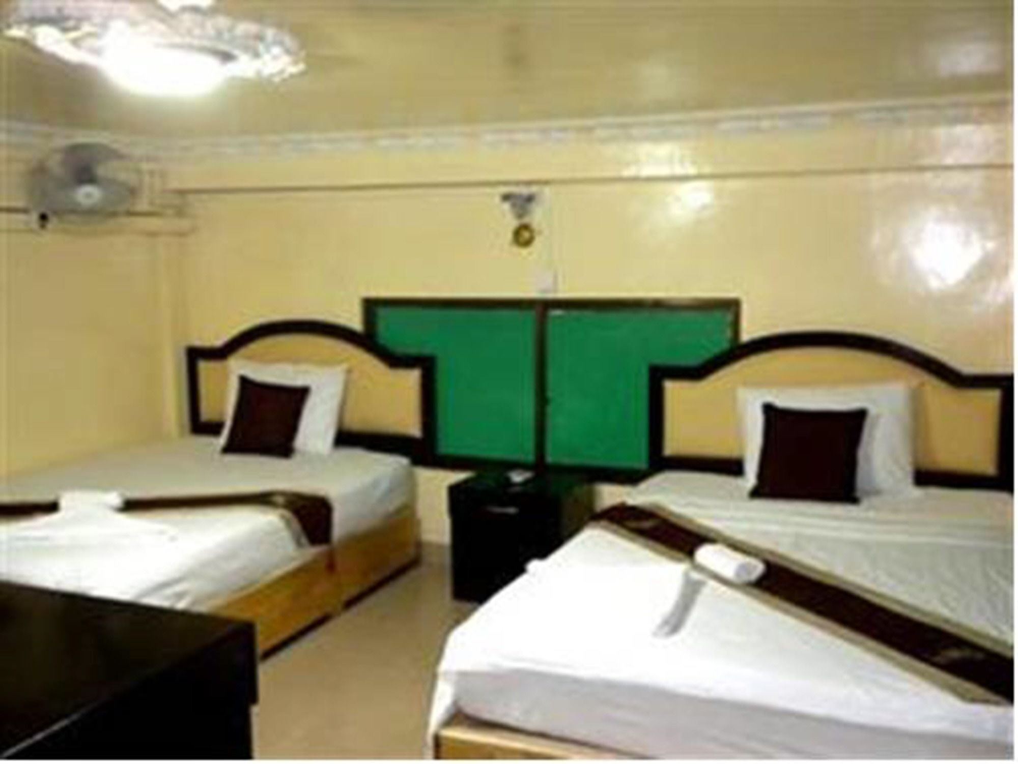 Golden Boat Guesthouse Phnom Penh Bagian luar foto
