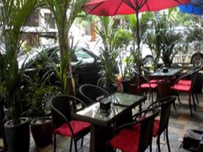 Golden Boat Guesthouse Phnom Penh Bagian luar foto